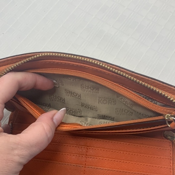 Michael Kors Orange 🍊 Hamilton Traveler Large Zip Leather Wallet - Picture 11 of 12